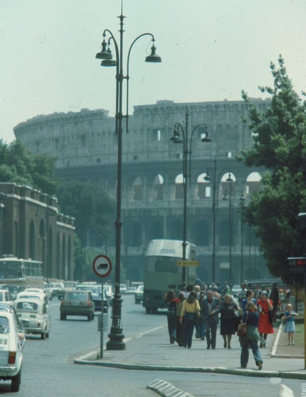 120RomanColloseum1975